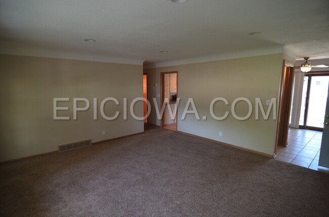 Building Photo - 3040 3rd Ave