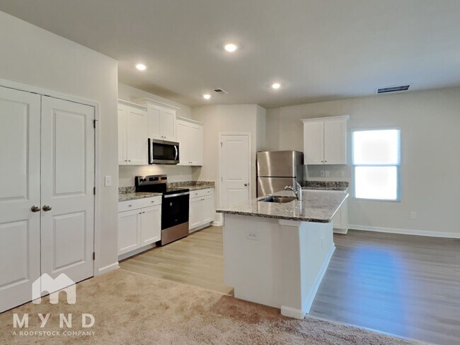 Building Photo - 330 Ivy Bank Dr