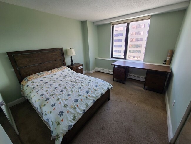 Building Photo - Seasons Condominium