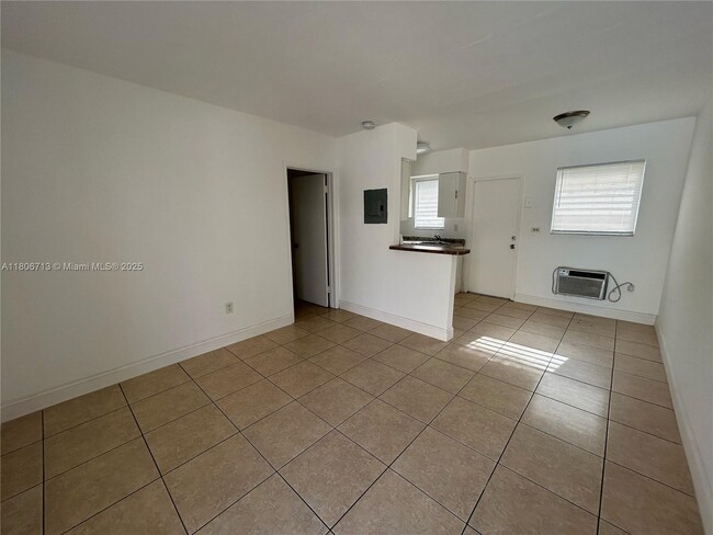 Building Photo - 1280 NE 139th St