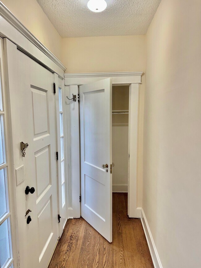 Entrada del apartamento - 383 Dakota St