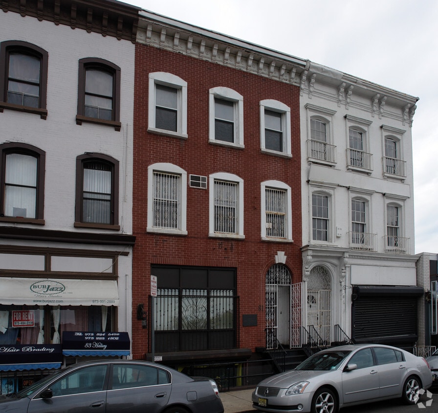 Primary Photo - 81 Halsey Street