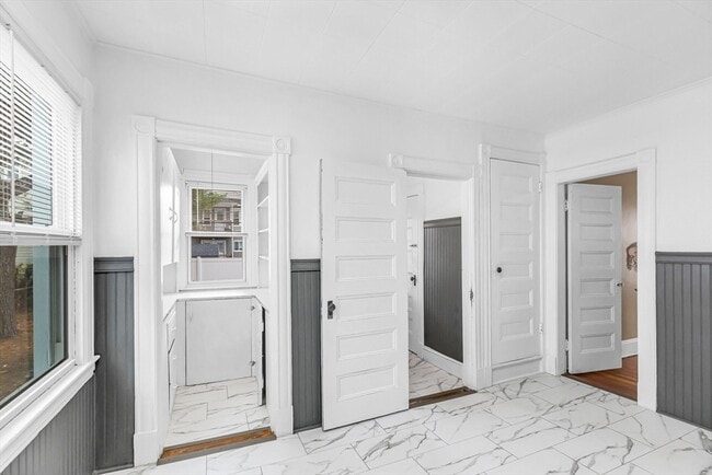 Building Photo - 23 Biltmore St