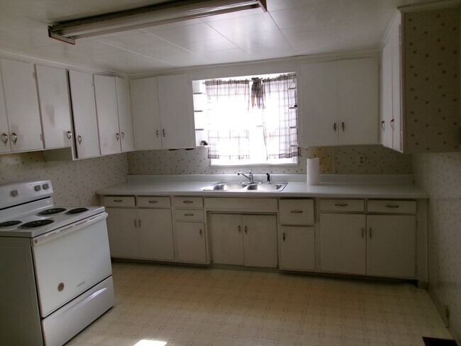 Building Photo - 1015 8th St