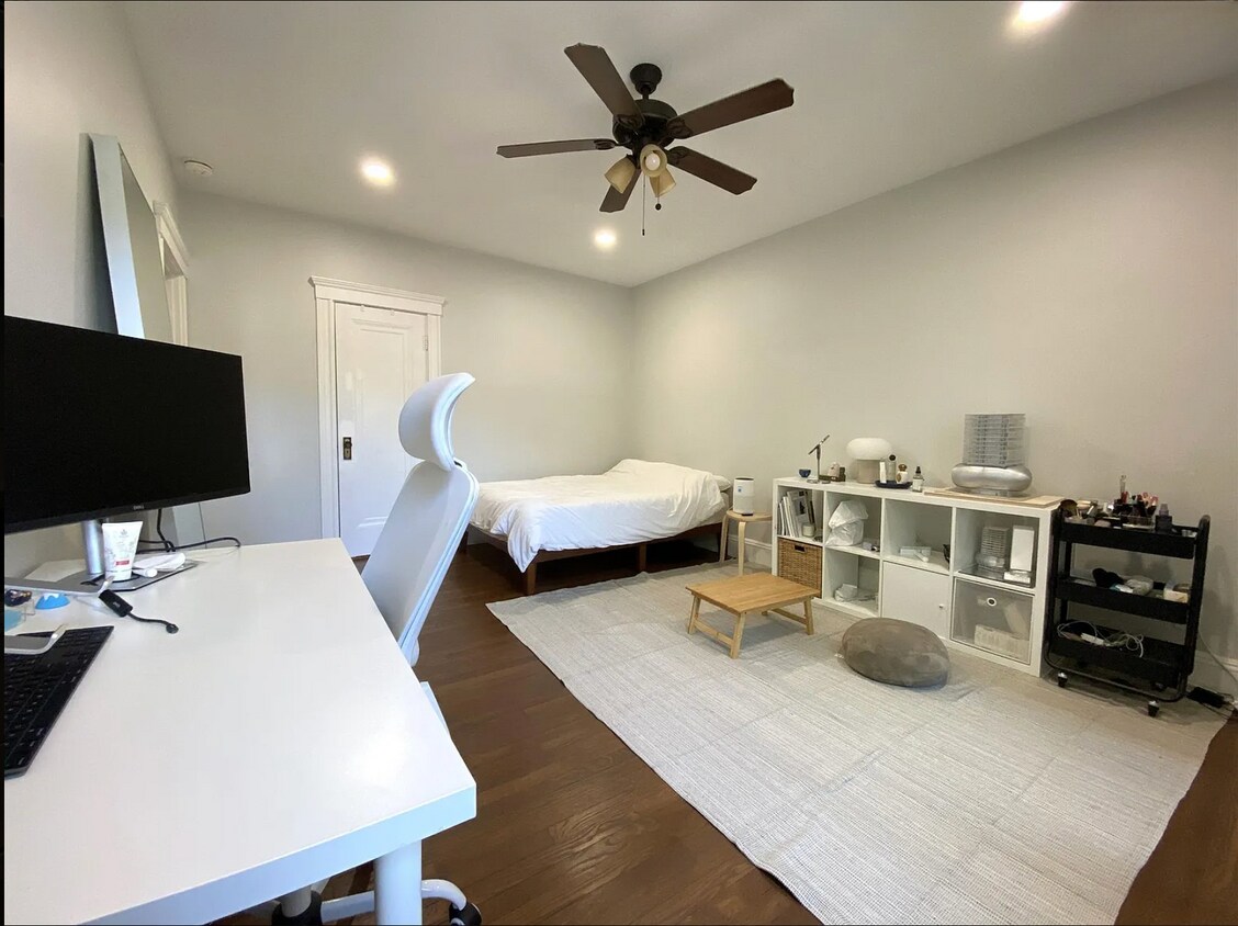 Foto principal - 1699 Cambridge St