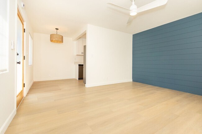 Foto del edificio - Stylishly Remodeled 1-Bed/1-Bath Gem in Crown Point / Pacific Beach. Only $1500 DEPOSIT!