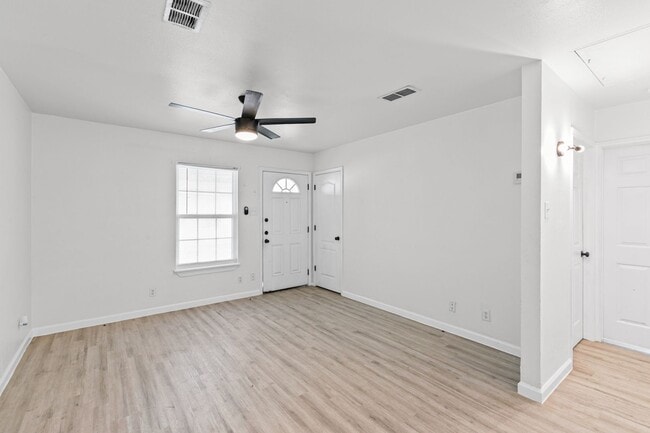 Building Photo - 3038 Weir Ave