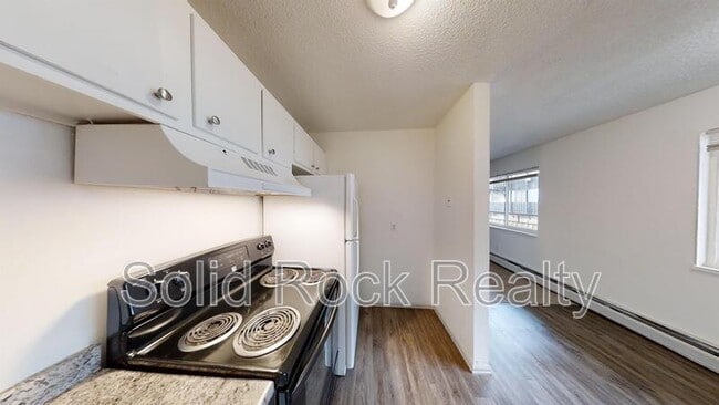 Building Photo - 1411 S Corona Ave