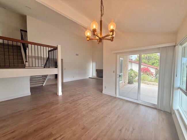Building Photo - Large Home on Cul-de-Sac!
