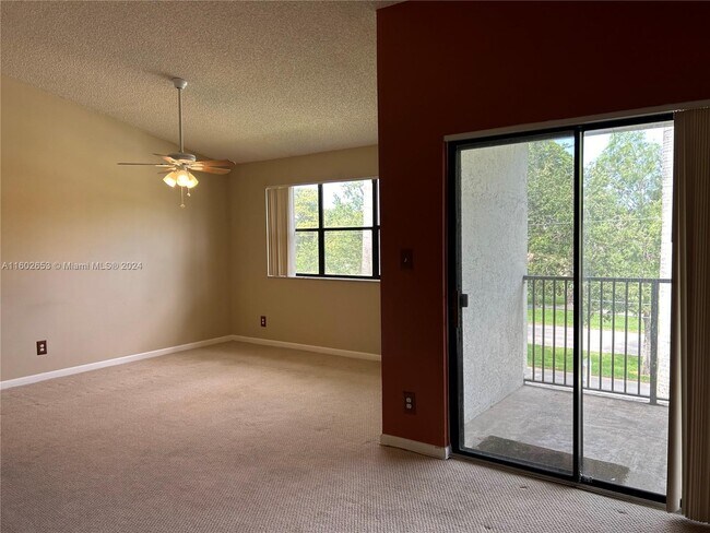 Foto del edificio - 530 S Park Rd