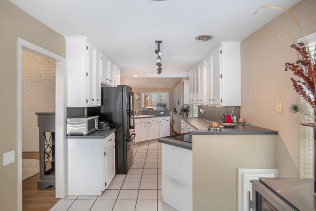 Building Photo - 2303 Silver Sage Dr