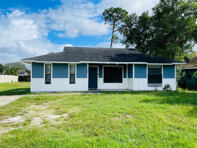 Building Photo - 1/2 MONTH FREE RENT!  3/2 House in Deltona