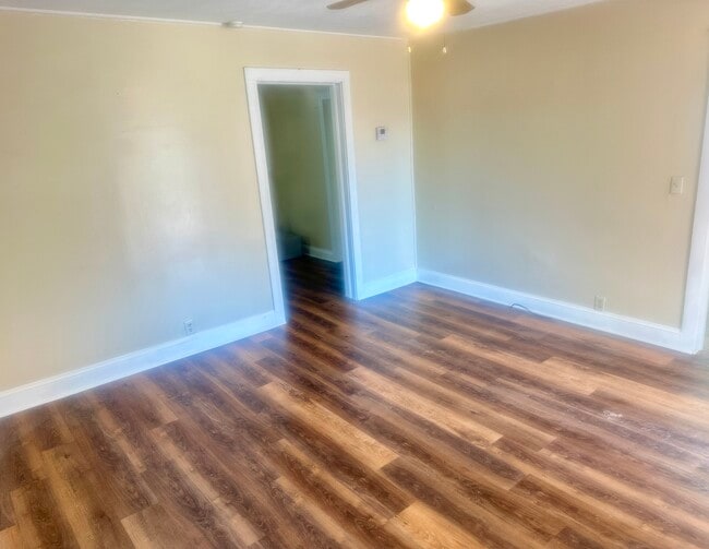 Living area View#1 - 214 Mara St