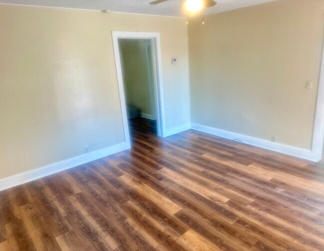 Área de estar Vista #1 - 214 Mara St