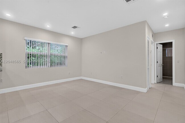 Foto del edificio - 12800 NE 11th Ave