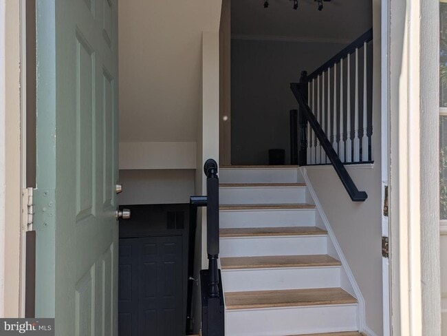 Building Photo - 21785 Brondesbury Park Terrace