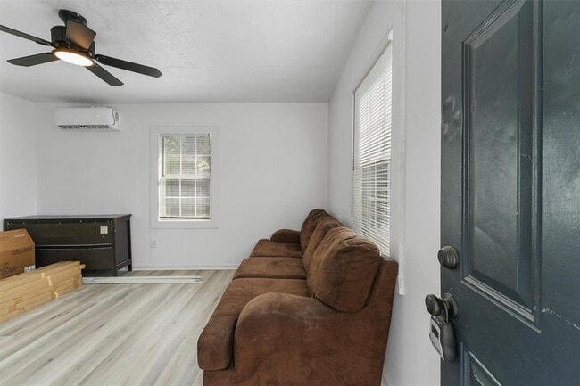Building Photo - 8516 Spaulding St