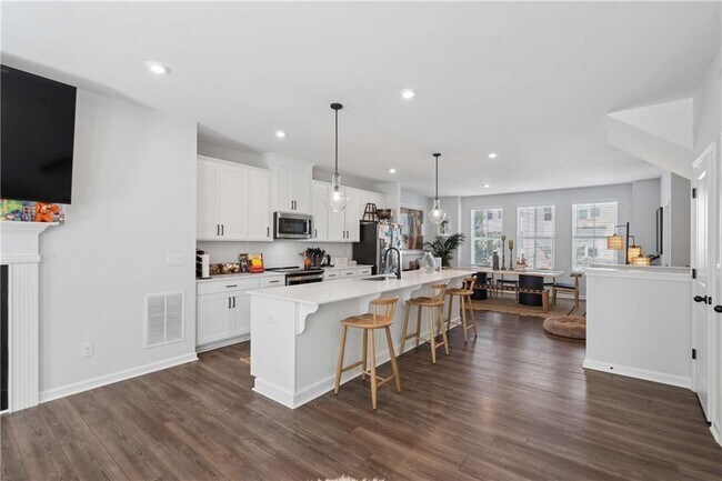 Foto del edificio - 383 Skylar Way SE