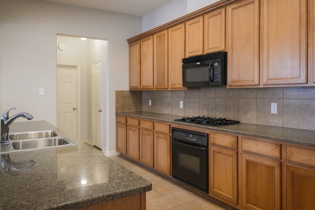 Foto del edificio - 7656 Lancaster Gate