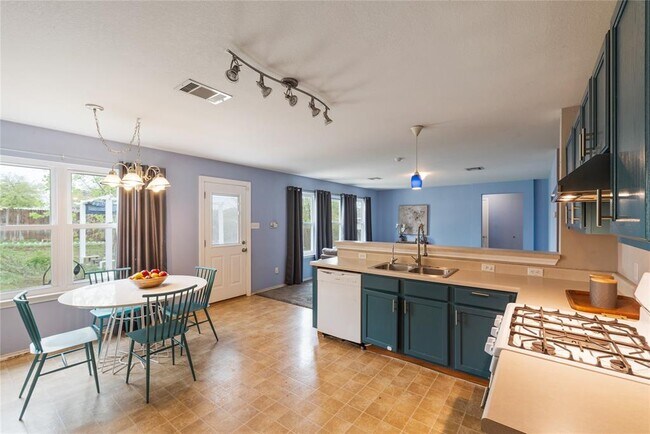Building Photo - 1329 Amberwood Loop