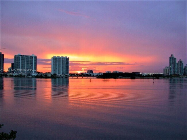 Foto del edificio - 17878 N Bay Rd