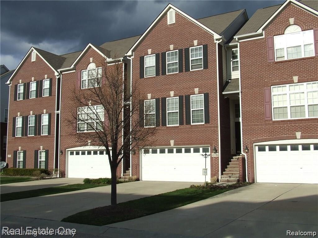 Primary Photo - 43786 Cherry Grove Ct E