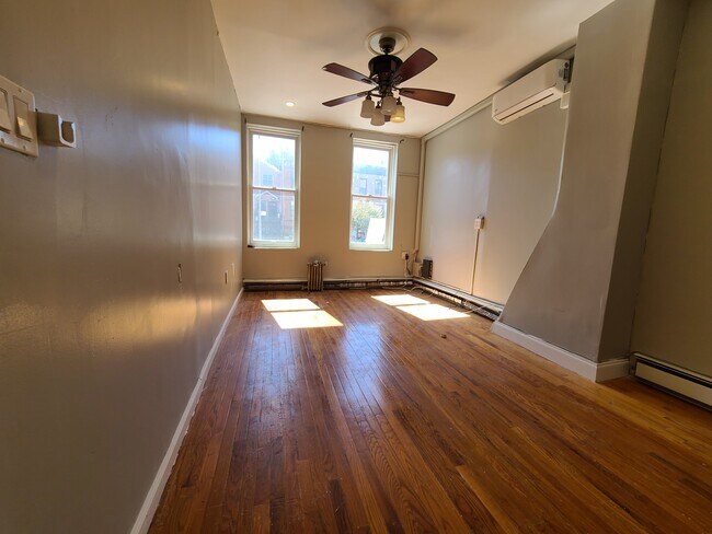 Master bedroom - 1379 Saint Marks Ave