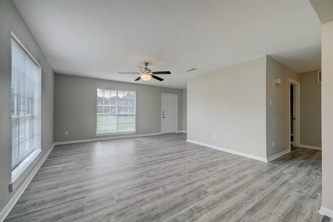 Building Photo - 1833 Country Village Blvd