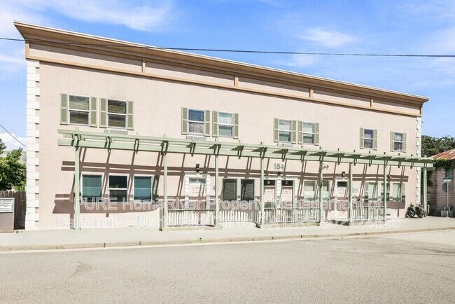 Building Photo - 154 Railroad Ave