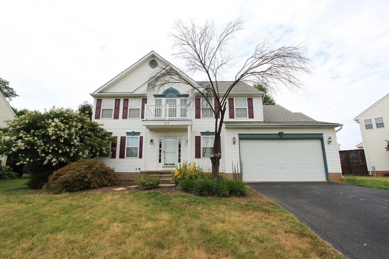 Foto principal - 4 Bed/ 2.5 Bath in Charles Town