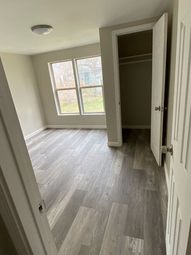 Building Photo - Fantastic Sand Springs Home