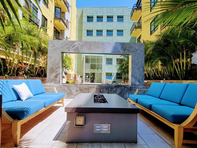Fire Pit - 889 Date St