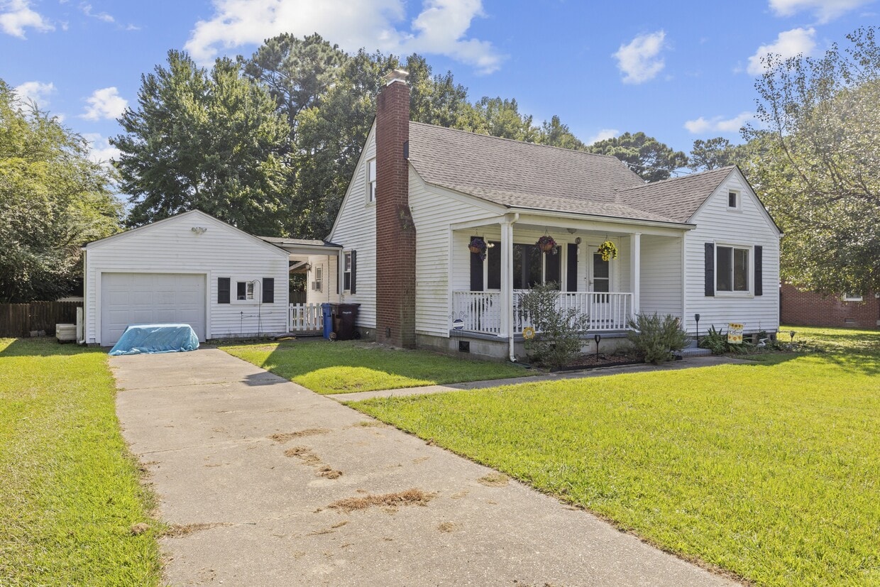 Primary Photo - 4009 Maple Dr