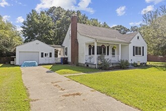 Building Photo - 4009 Maple Dr