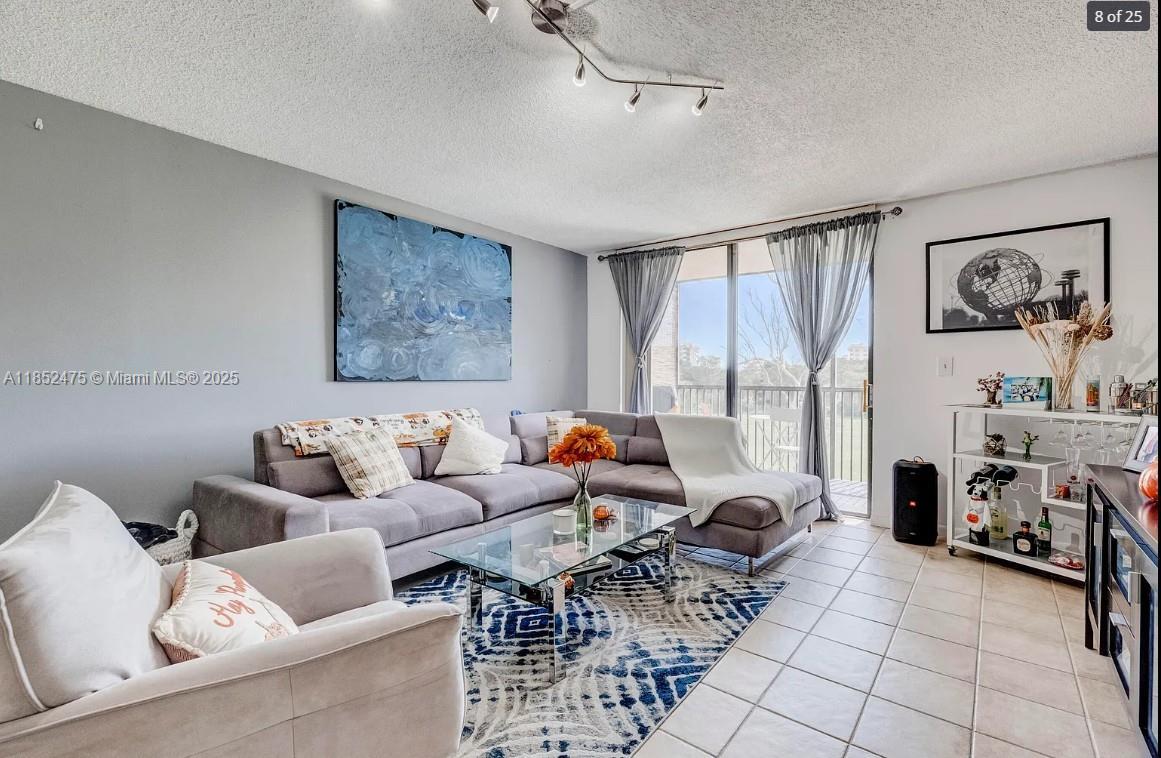 Foto principal - 5570 NW 44th St