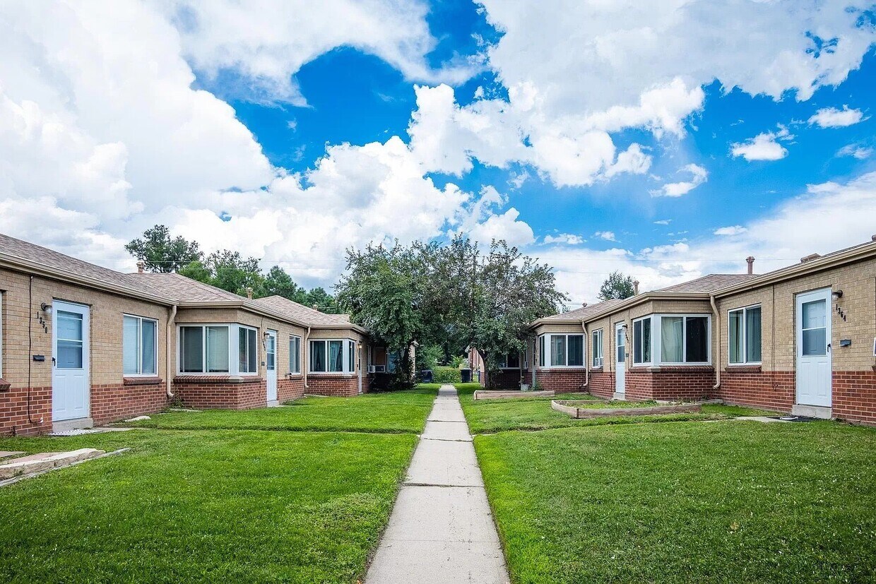 Primary Photo - Great one bed / one bath in south Denver f...