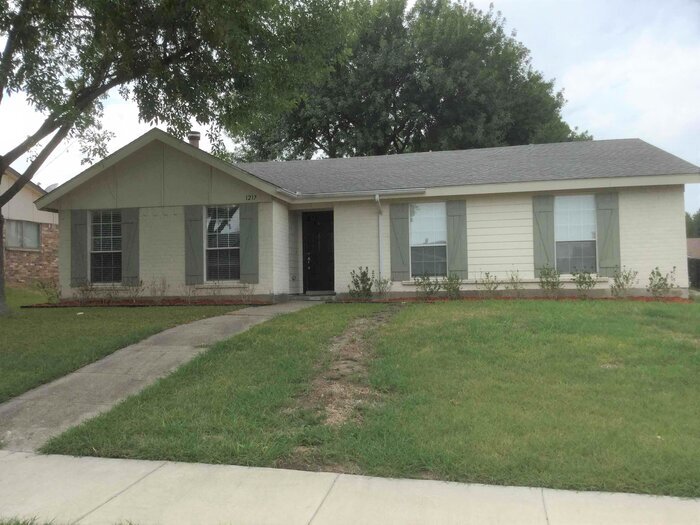 Primary Photo - 1217 Meadow Creek Dr