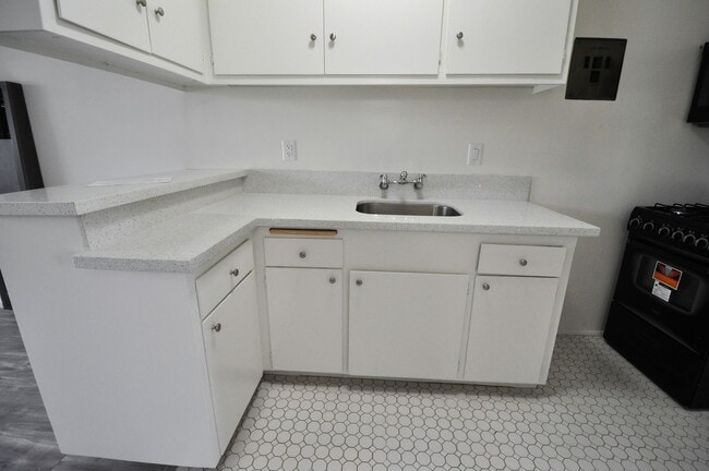 Building Photo - 10645 Valley Spring Ln