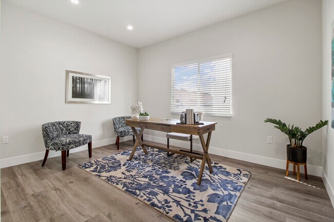 Foto del edificio - 6841 Radford Ave