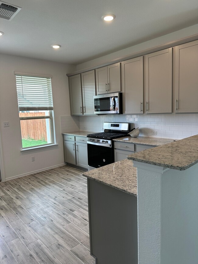 Building Photo - 217 Redonda Dr