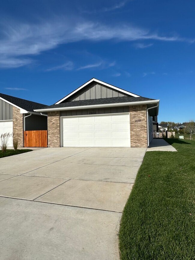Foto del edificio - Gorgeous, BRAND NEW 4 Bedroom 2 Bath Duple...