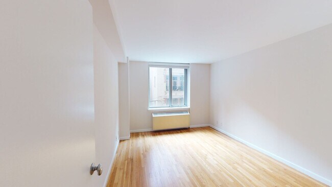 Interior Photo - 21 Chelsea