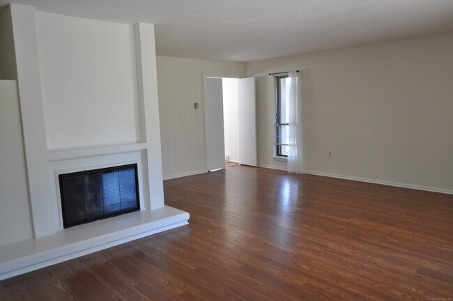 Building Photo - 54 Great Meadow Ln