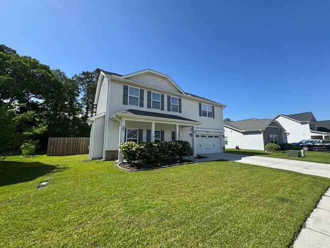 Building Photo - Beautiful home! Minutes to Surf City!