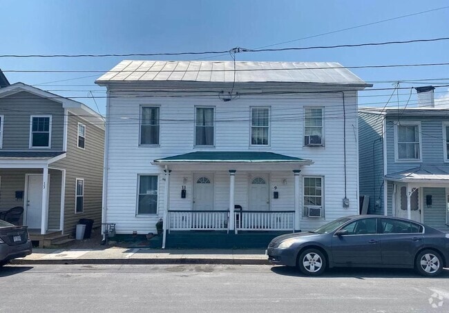 Building Photo - 11 E Pall Mall St