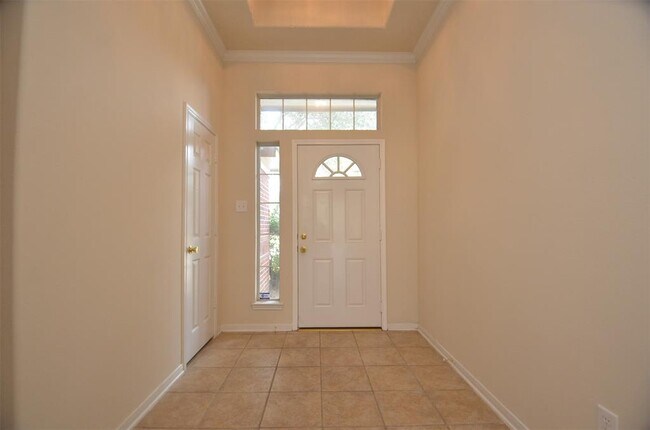 Building Photo - 19007 Country Square Dr