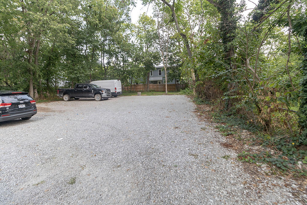 Building Photo - 108 N West Blvd #Middle