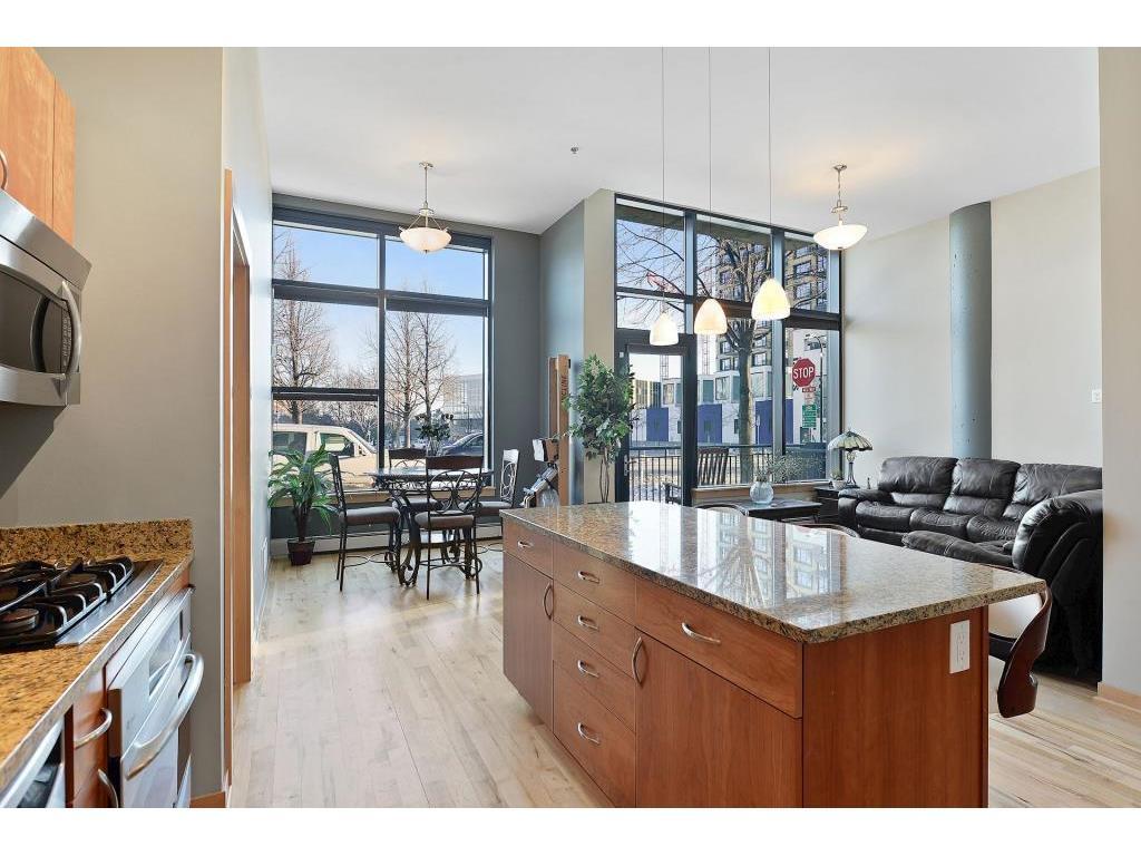 Foto principal - 215 10th Ave S