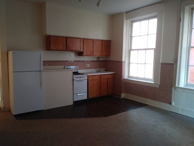 Building Photo - 2232 Ravine St