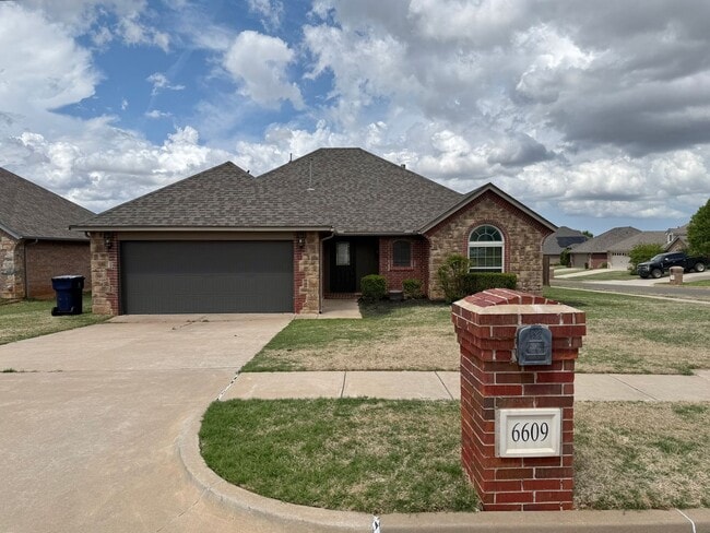 Inviting 3 Bed 2 Bath in Deer Creek Neighborhood - Inviting 3 Bed 2 Bath in Deer Creek Neighborhood House